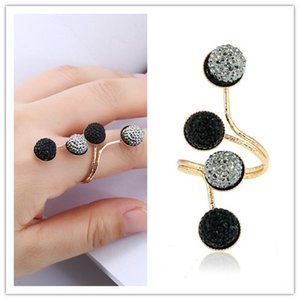 NWT Womens Beautiful and Simple Retro Ring